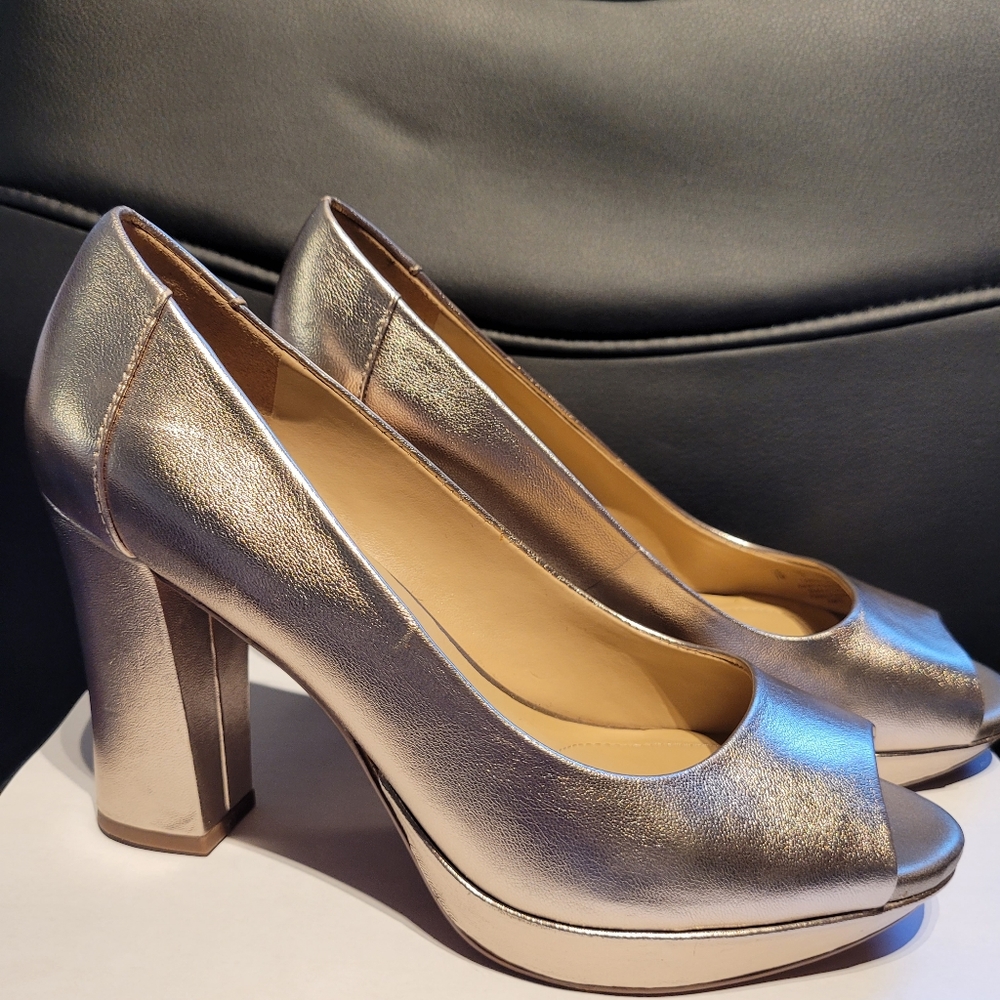Naturalizer peep toe pumps